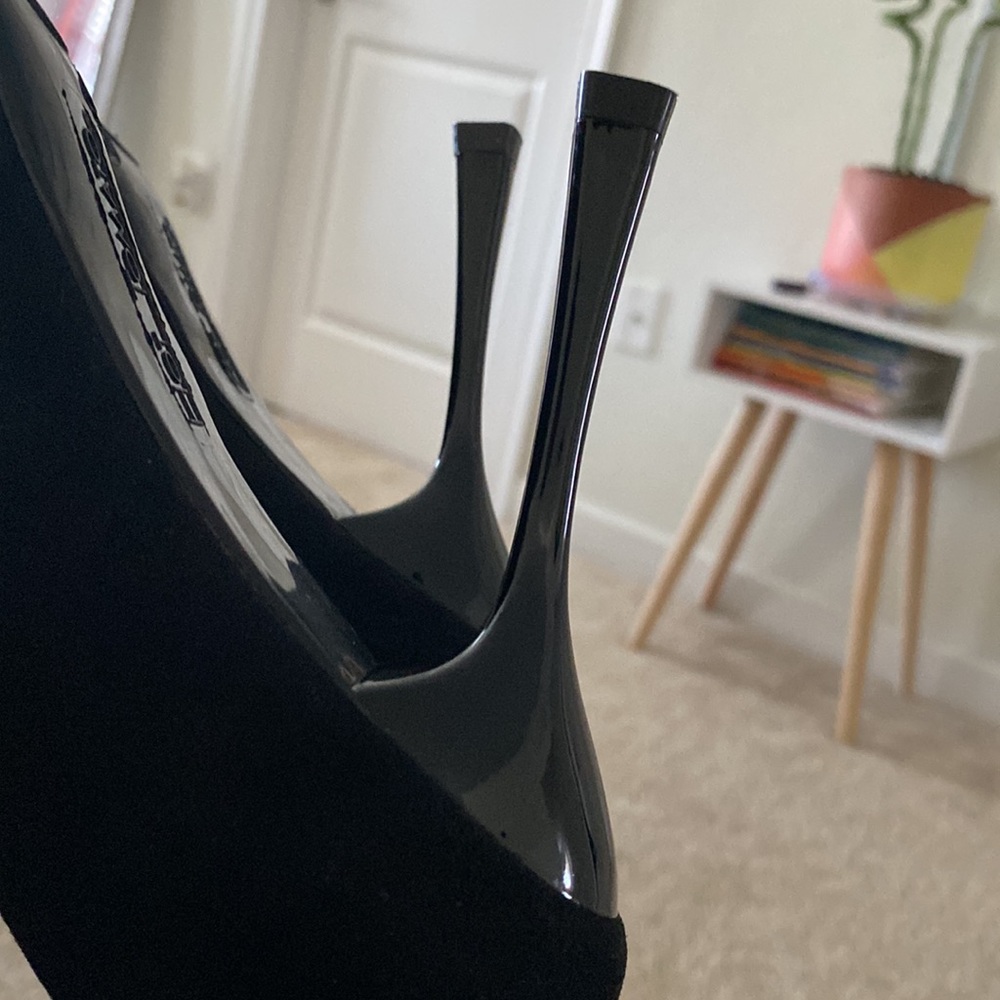 Heels - Picture 3 of 3